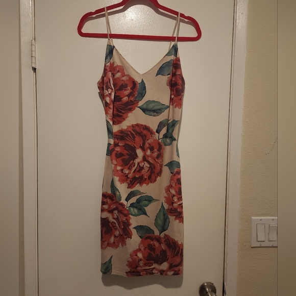 Olive Tree Dresses & Skirts - Floral Print Spaghetti Strap Dress